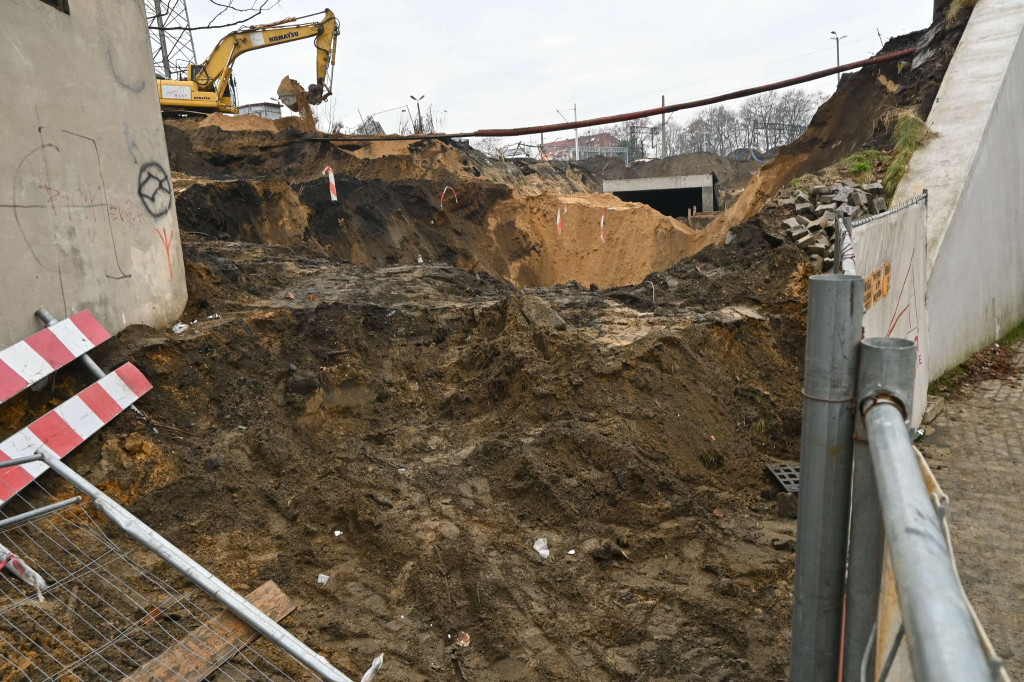 Tunel przeszedł test lokomotywy, kłopot z ul. Częstochowską