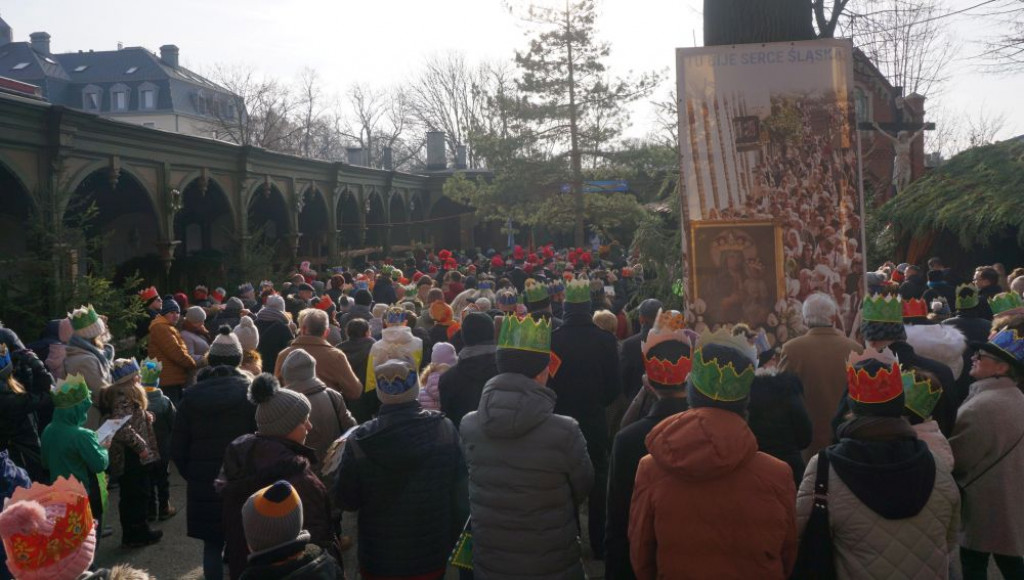  Orszak Trzech Króli przeszedł do Piekarskiego Betlejem
