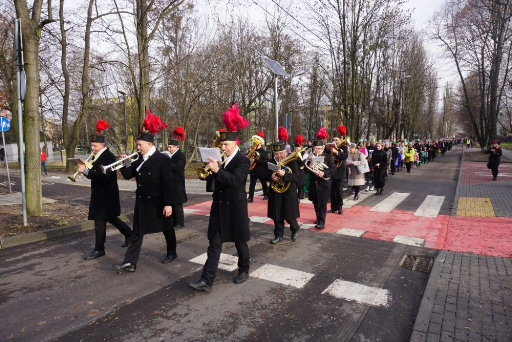  Orszak Trzech Króli przeszedł do Piekarskiego Betlejem
