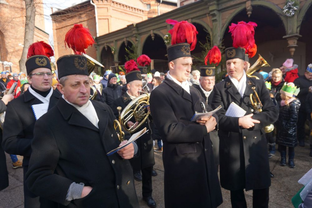  Orszak Trzech Króli przeszedł do Piekarskiego Betlejem