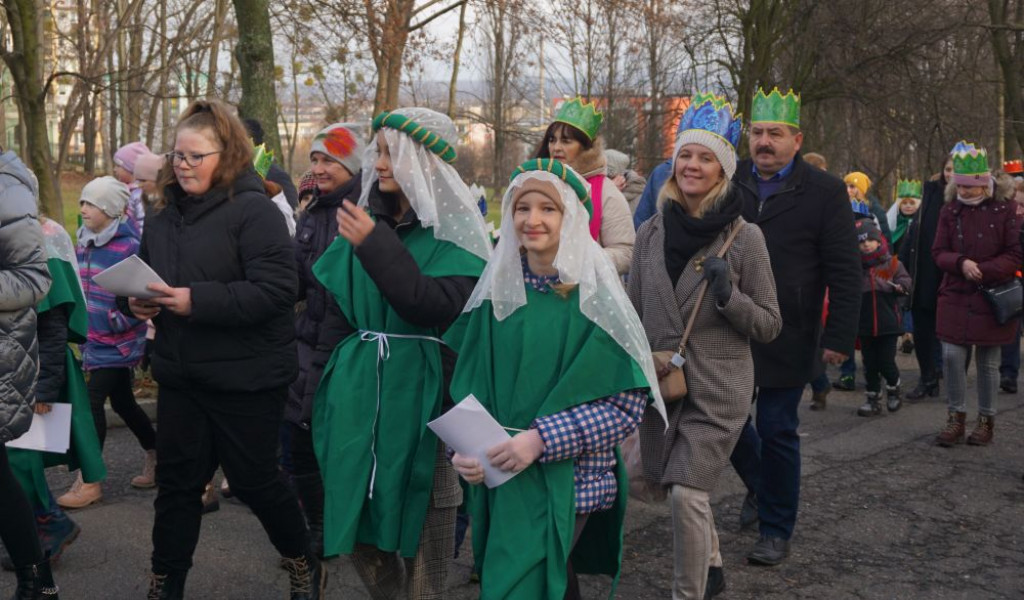  Orszak Trzech Króli przeszedł do Piekarskiego Betlejem