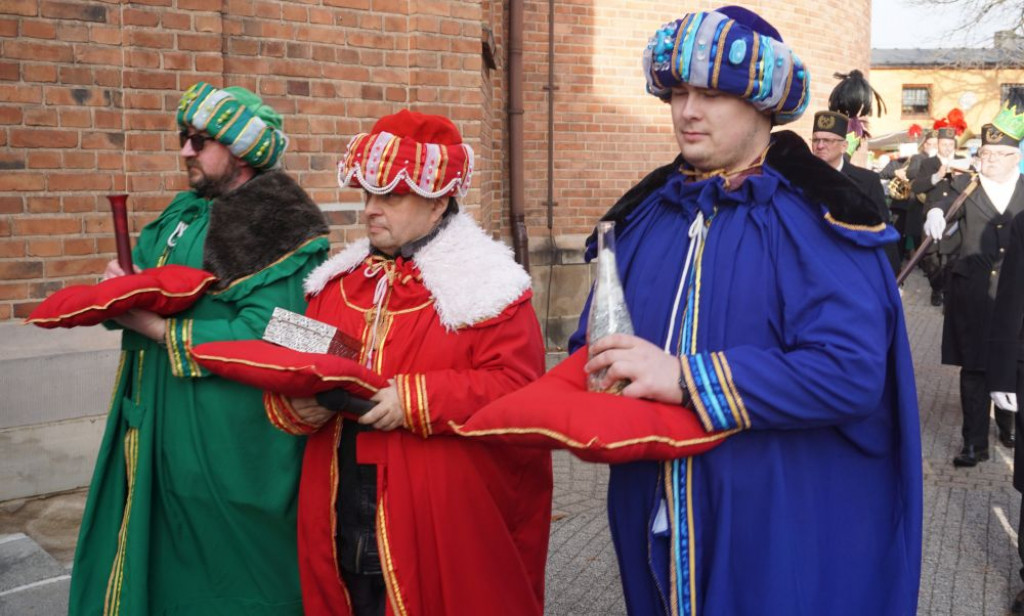  Orszak Trzech Króli przeszedł do Piekarskiego Betlejem