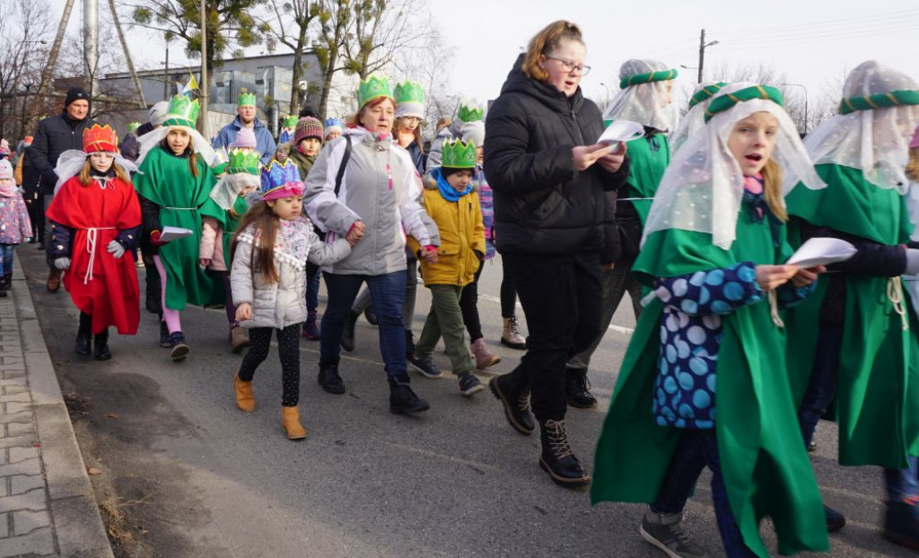  Orszak Trzech Króli przeszedł do Piekarskiego Betlejem