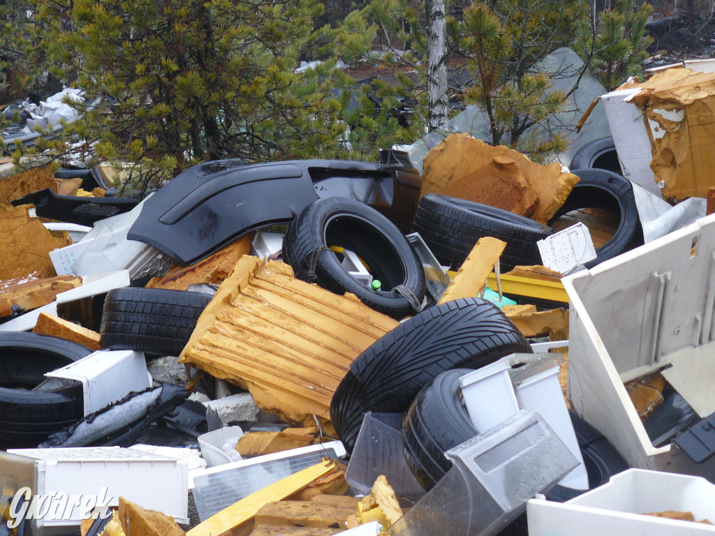 Tarnowskie Góry. Dzikie wysypisko odpadów