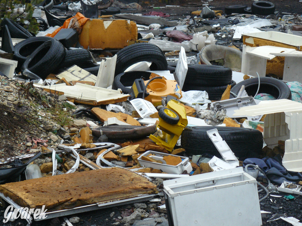 Tarnowskie Góry. Dzikie wysypisko odpadów