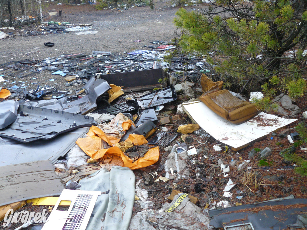 Tarnowskie Góry. Dzikie wysypisko odpadów