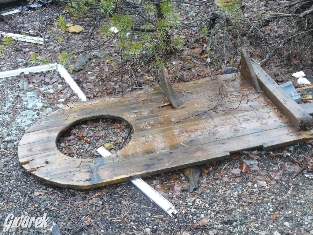 Tarnowskie Góry. Dzikie wysypisko odpadów