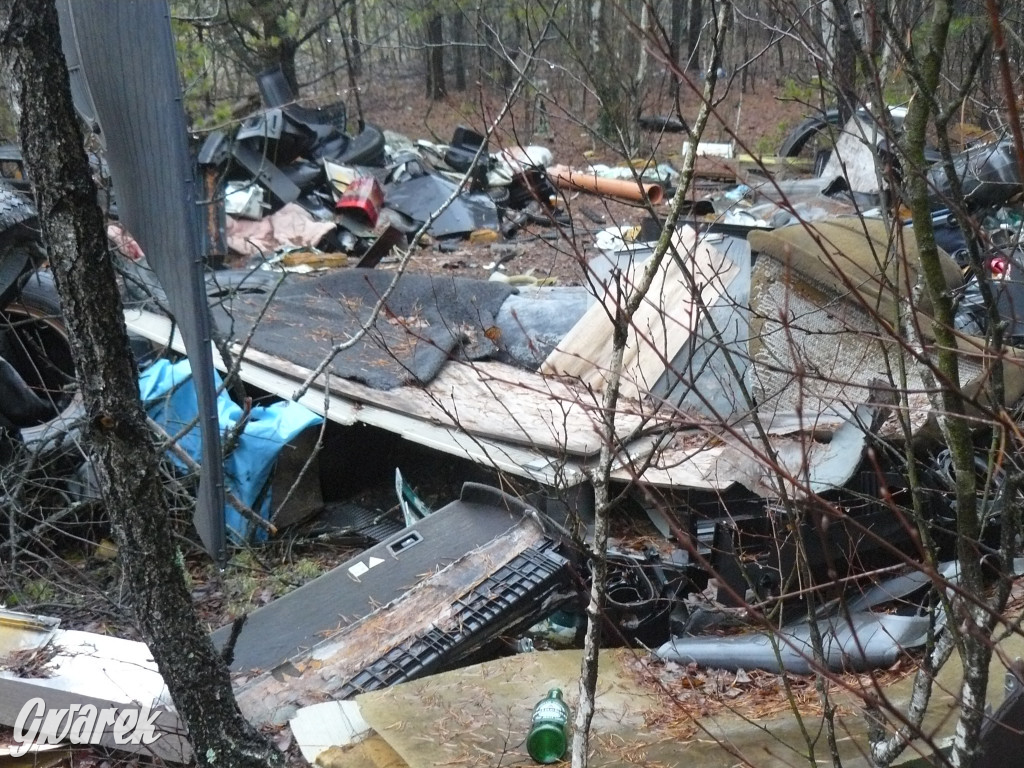 Tarnowskie Góry. Dzikie wysypisko odpadów
