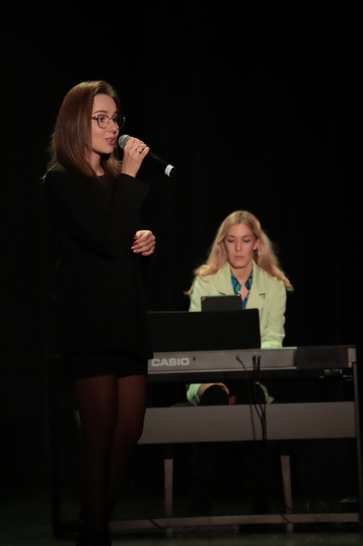 Radzionków.  Koncert karnawałowy w CK Karolinka