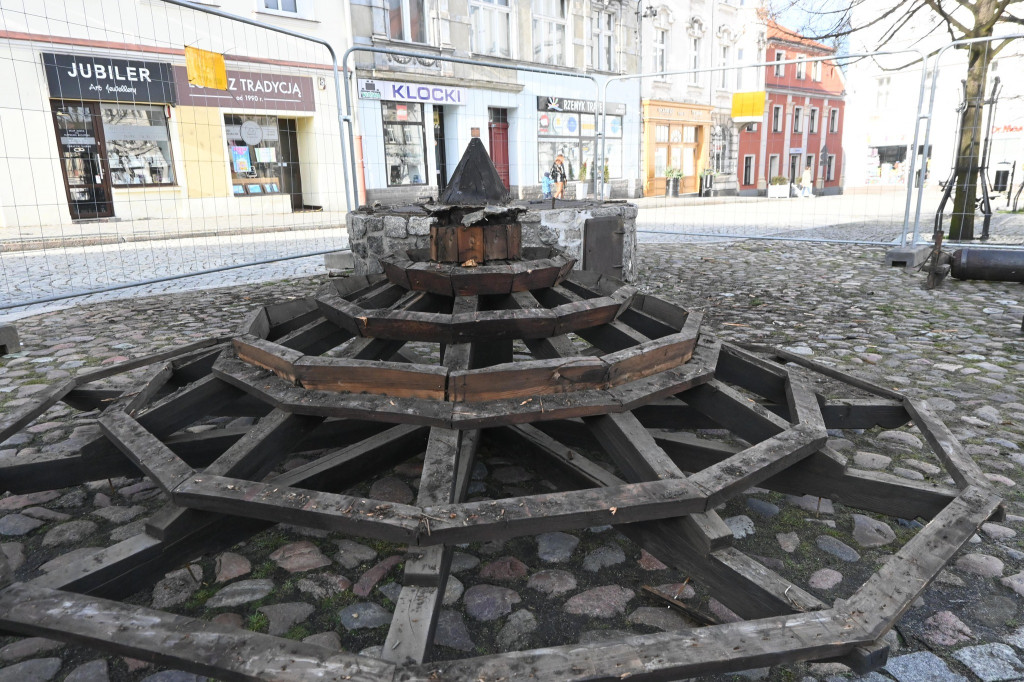 Czas na studnię. Remont symbolu miasta