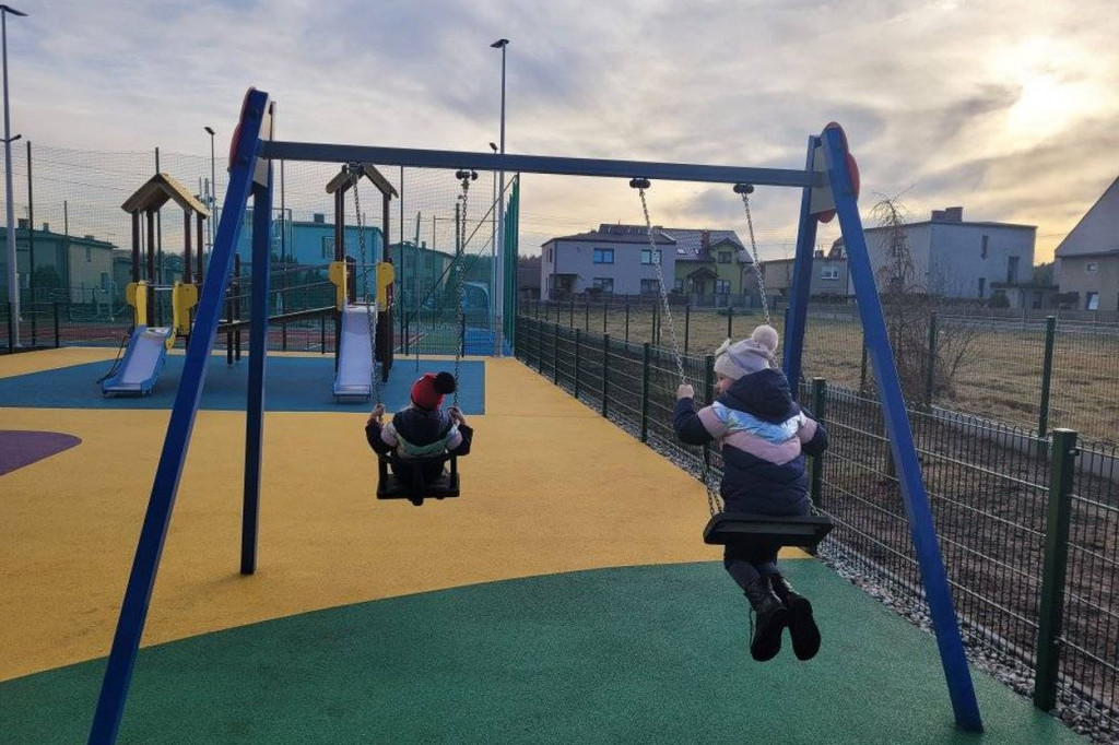 Plac zabaw i miejsce na biesiadowanie