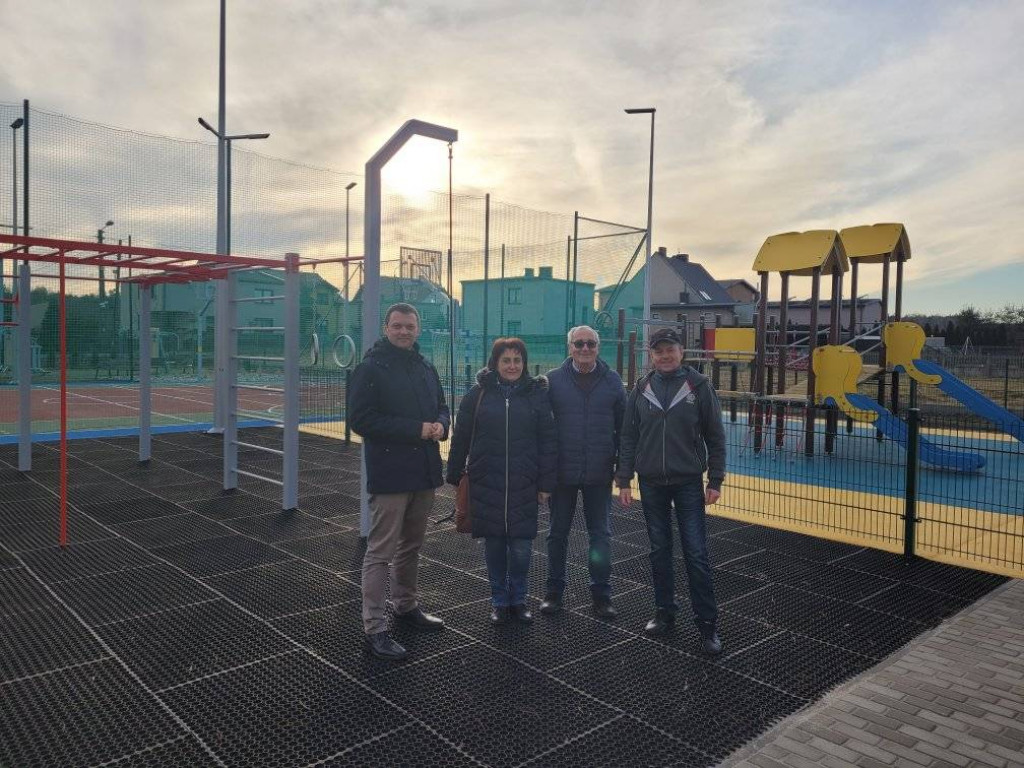 Plac zabaw i miejsce na biesiadowanie