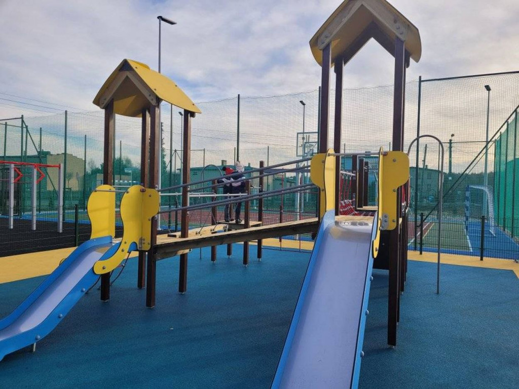 Plac zabaw i miejsce na biesiadowanie