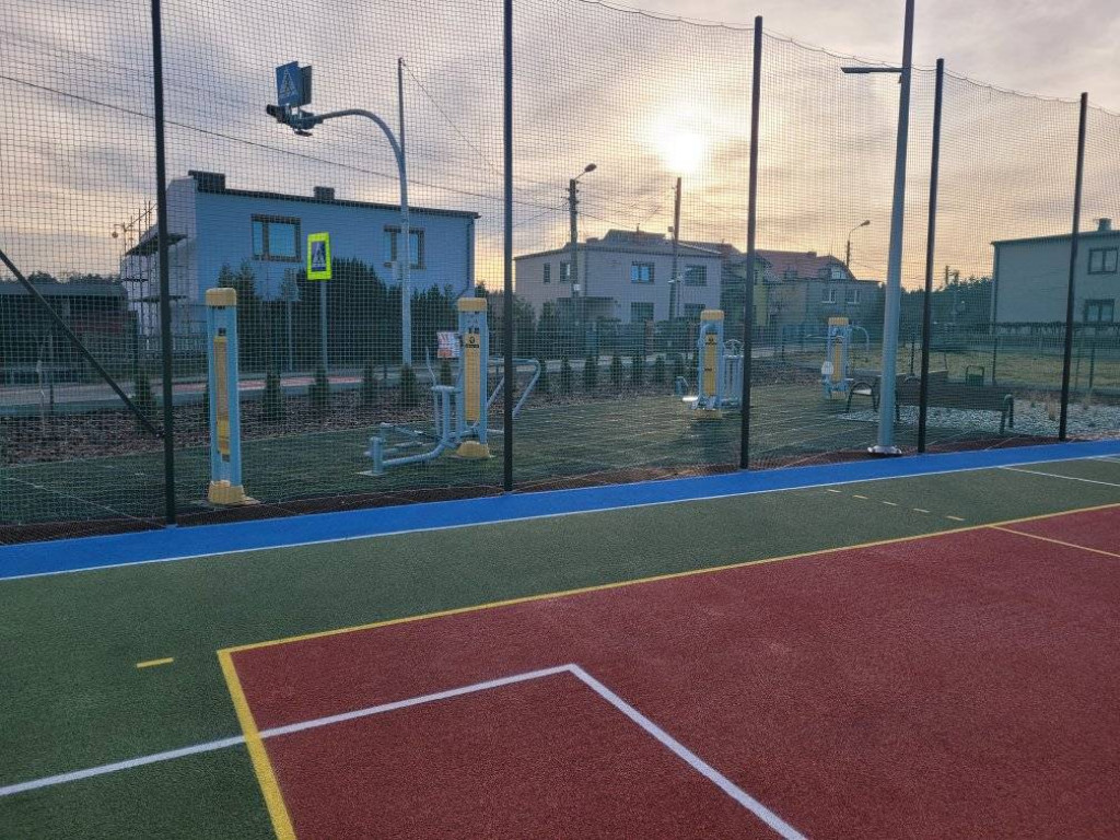 Plac zabaw i miejsce na biesiadowanie