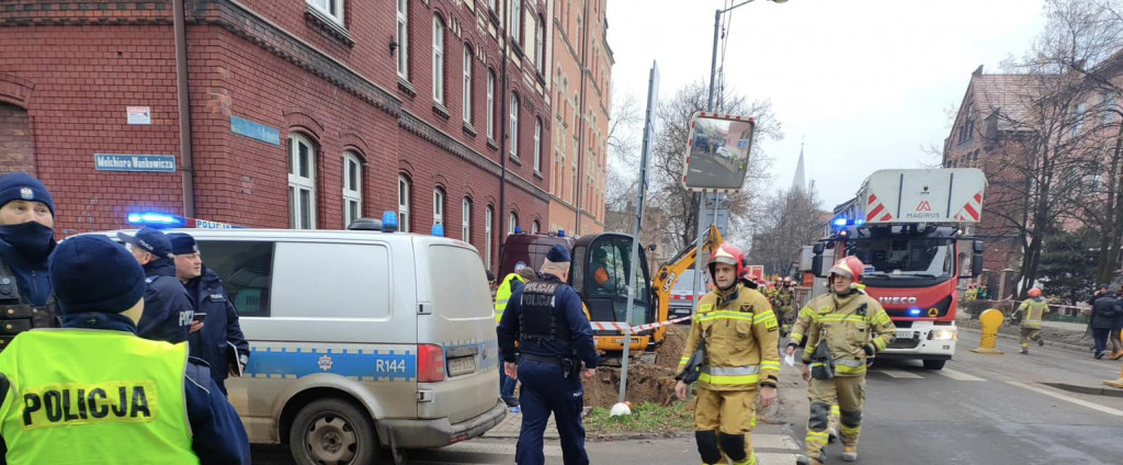 Wybuch gazu w kamienicy, strażacy w akcji