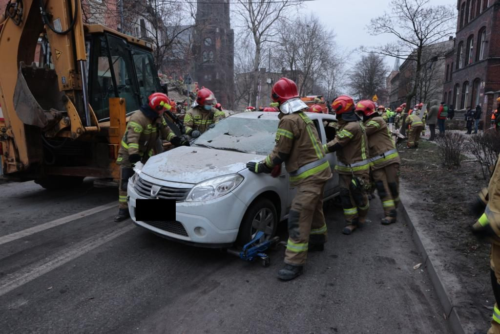 Wybuch gazu w kamienicy, strażacy w akcji