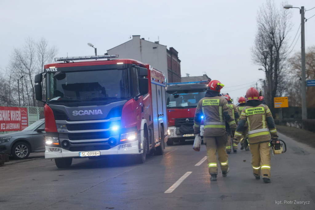 Wybuch gazu w kamienicy, strażacy w akcji