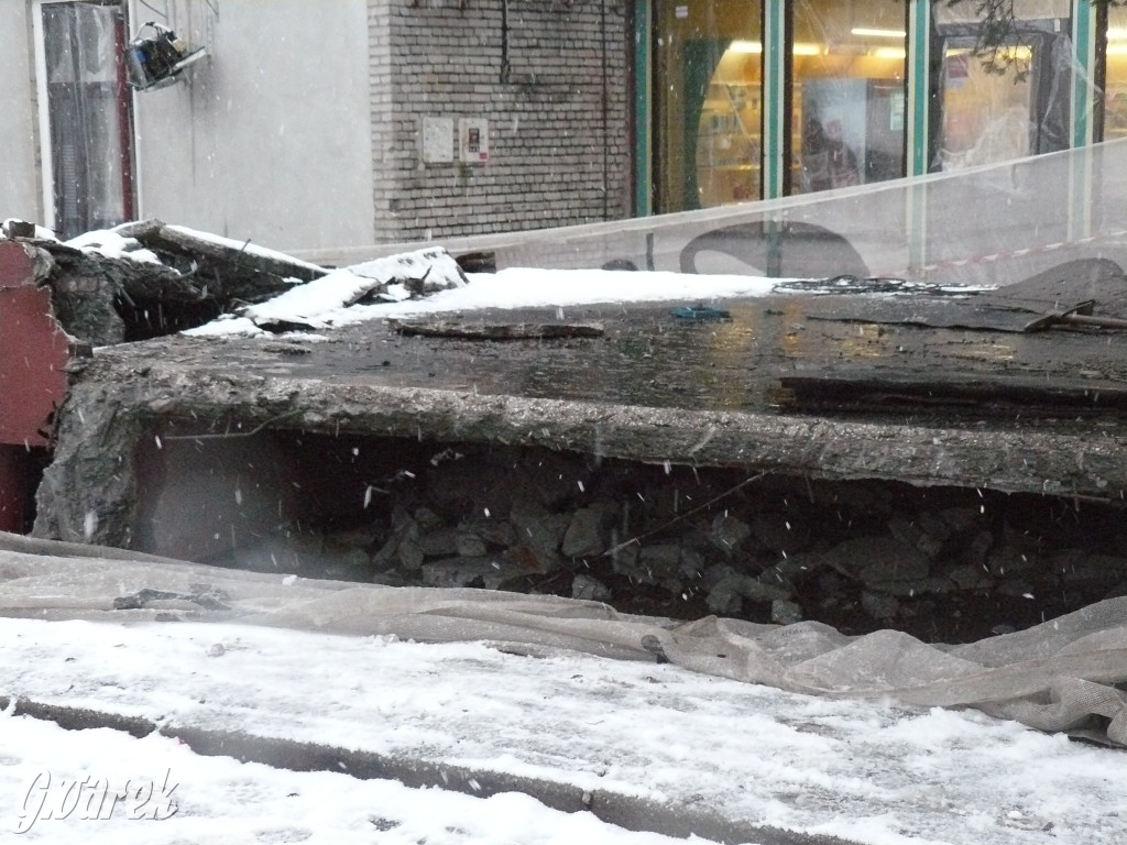 Osada Jana. Rozbiórka schodów do pawilonów