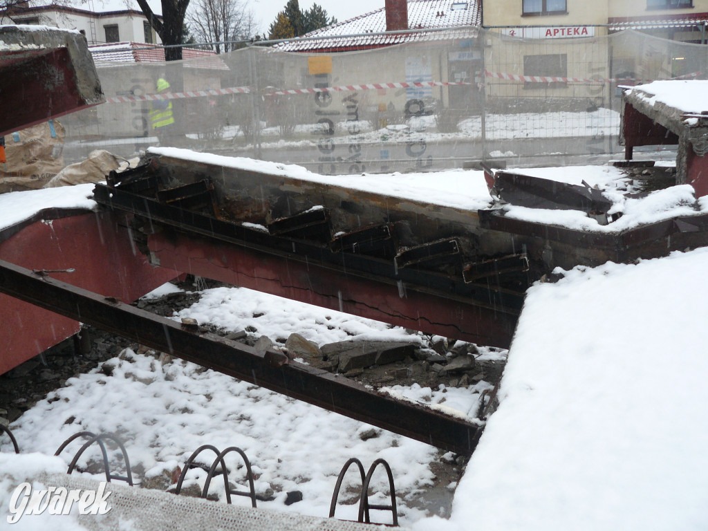 Osada Jana. Rozbiórka schodów do pawilonów
