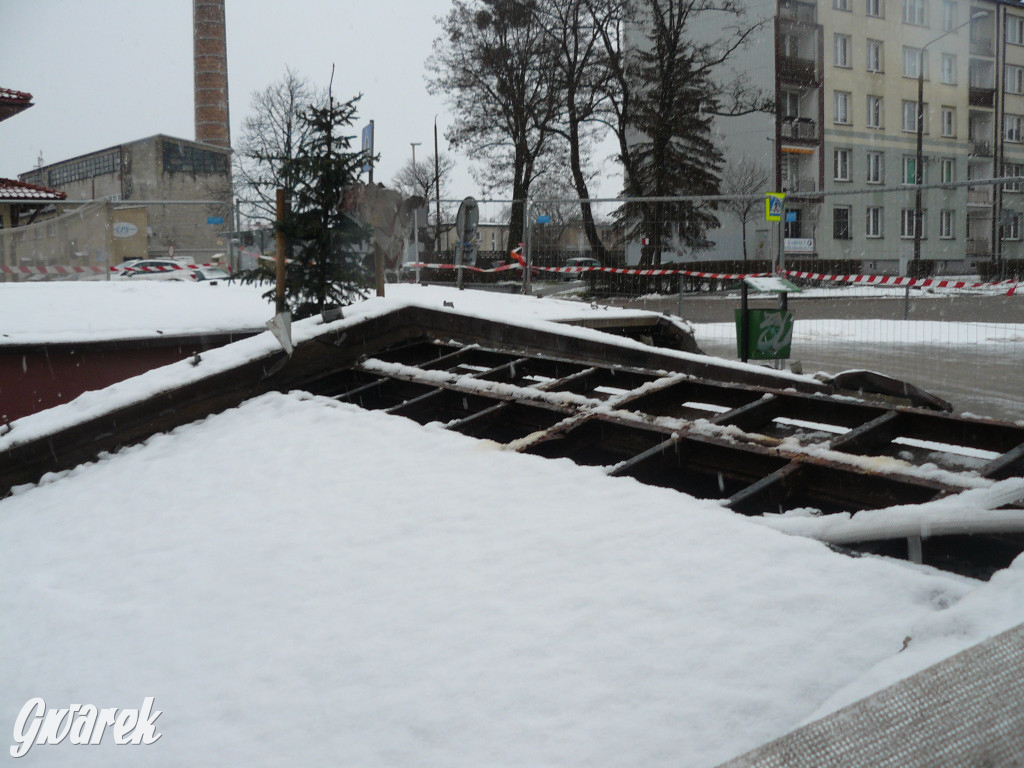 Osada Jana. Rozbiórka schodów do pawilonów