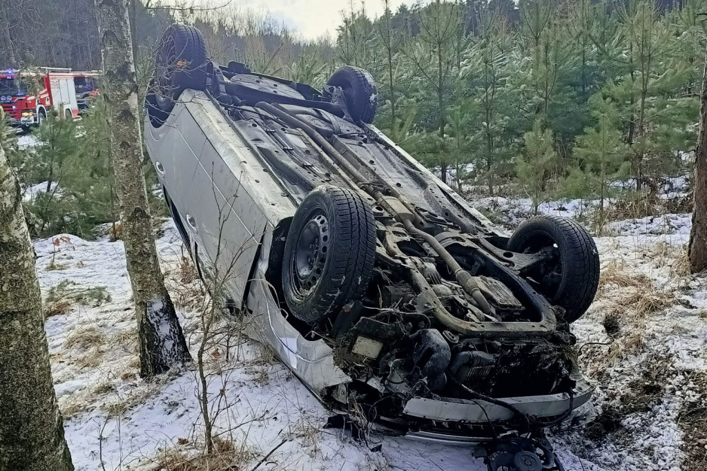 Docisnął pedał gazu i wylądował na dachu