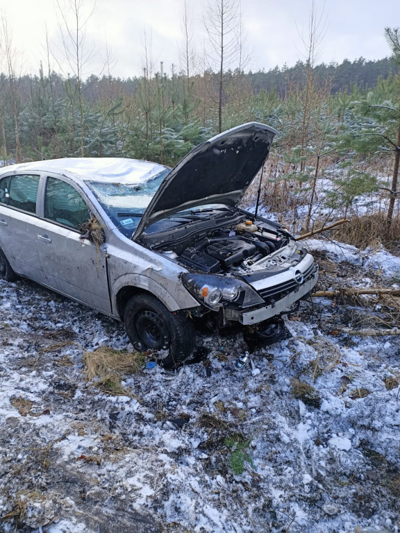 Docisnął pedał gazu i wylądował na dachu