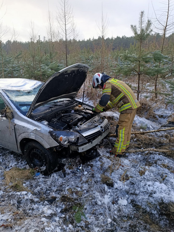 Docisnął pedał gazu i wylądował na dachu