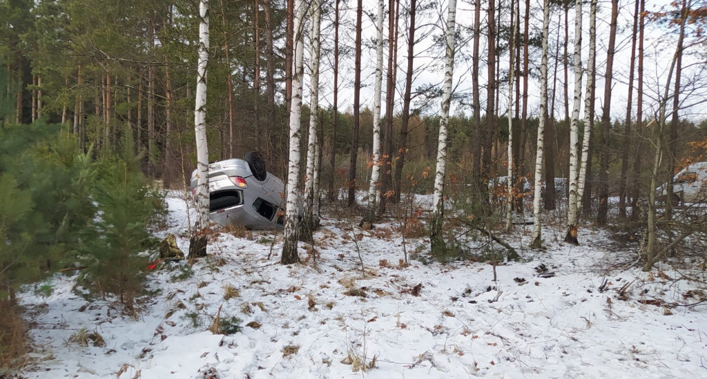 Docisnął pedał gazu i wylądował na dachu