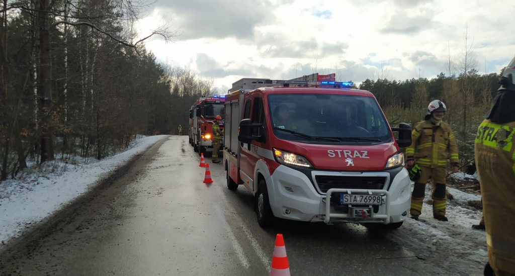 Docisnął pedał gazu i wylądował na dachu