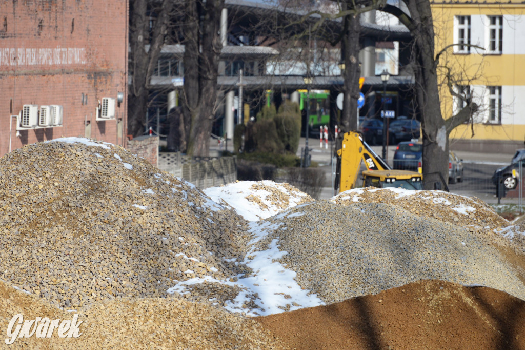 Tarnowskie Góry. Centrum przesiadkowe w budowie