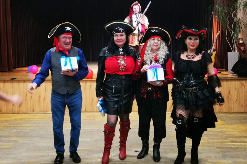 Bal dla seniorów z piratami w roli głównej