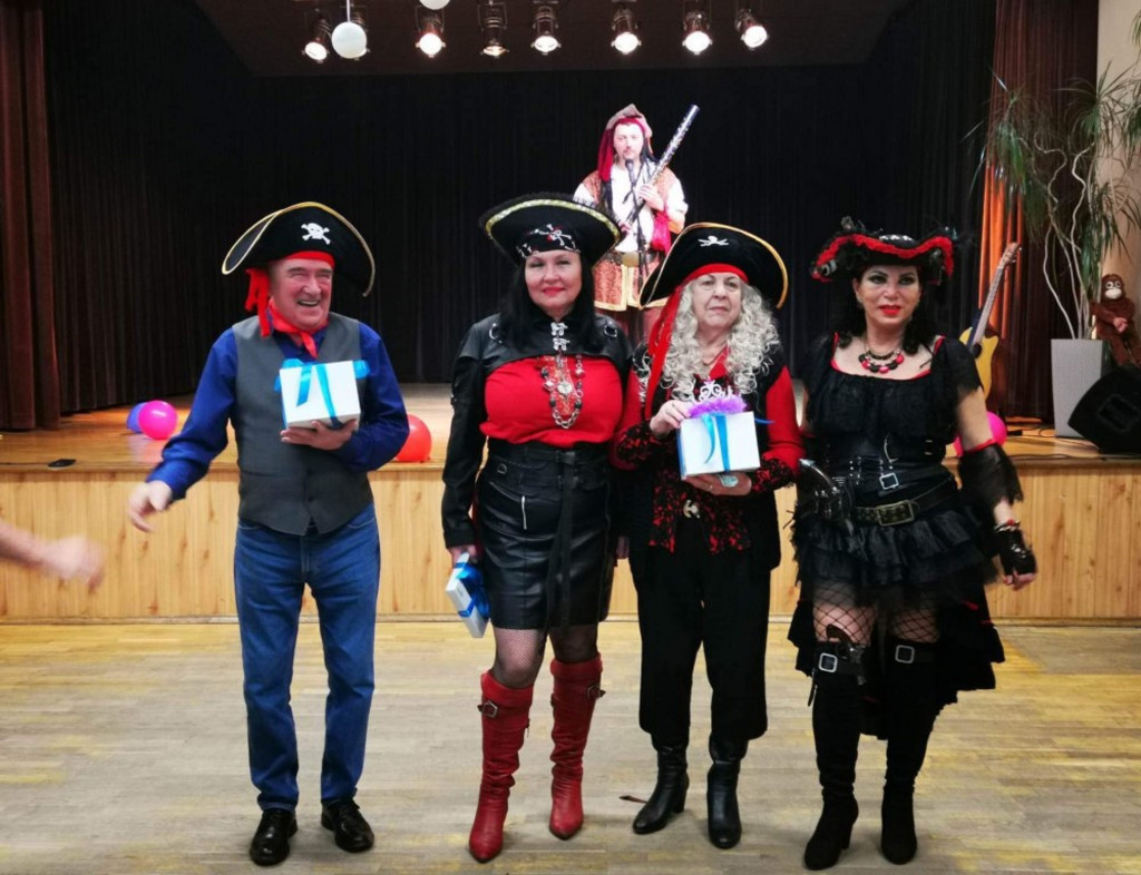 Bal dla seniorów z piratami w roli głównej