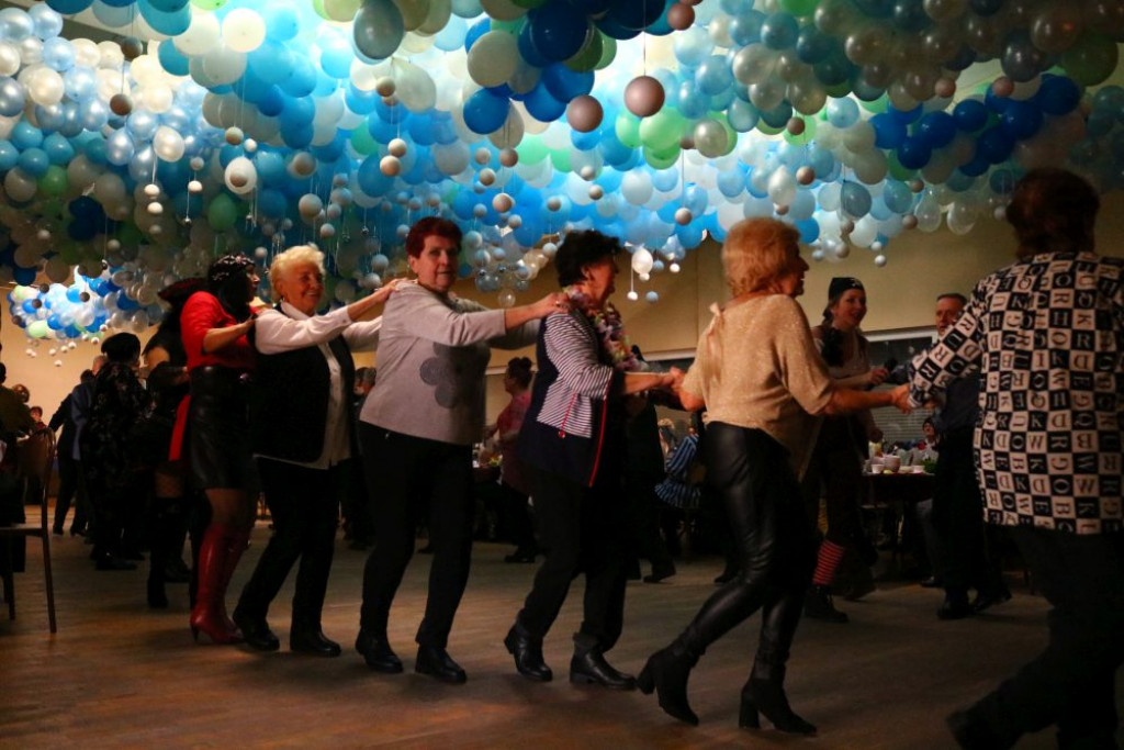 Bal dla seniorów z piratami w roli głównej