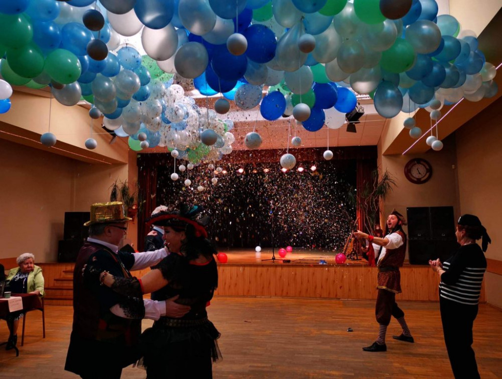 Bal dla seniorów z piratami w roli głównej