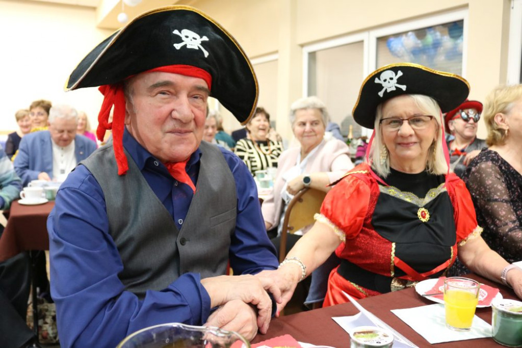 Bal dla seniorów z piratami w roli głównej
