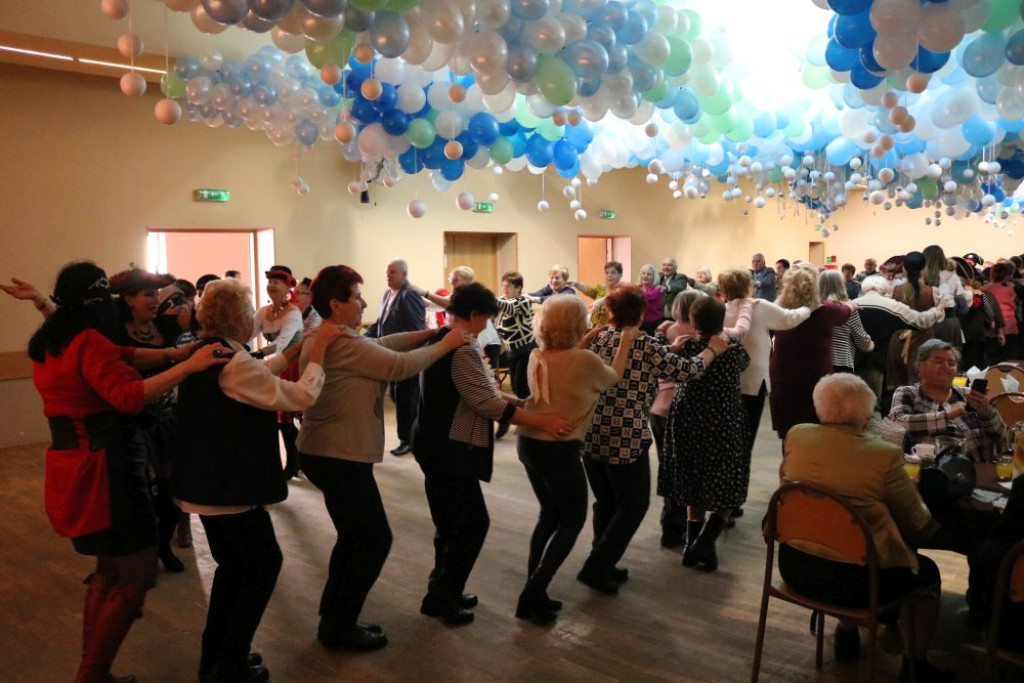 Bal dla seniorów z piratami w roli głównej