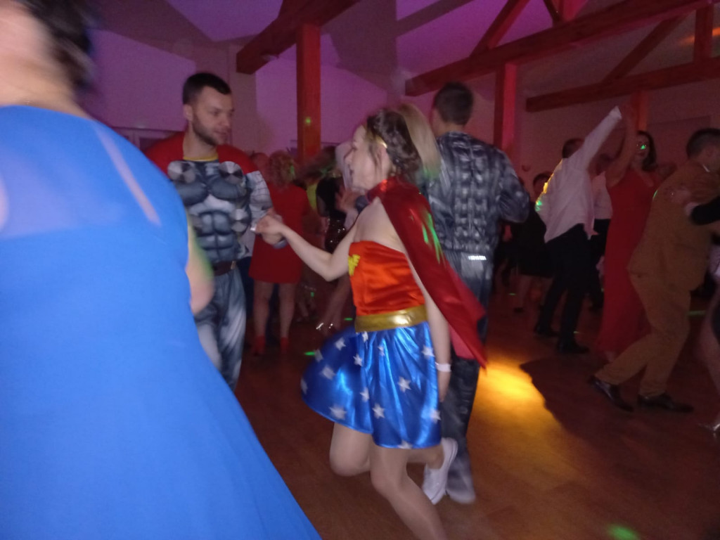 Walentynkowy bal przebierańców i taniec Wednesday