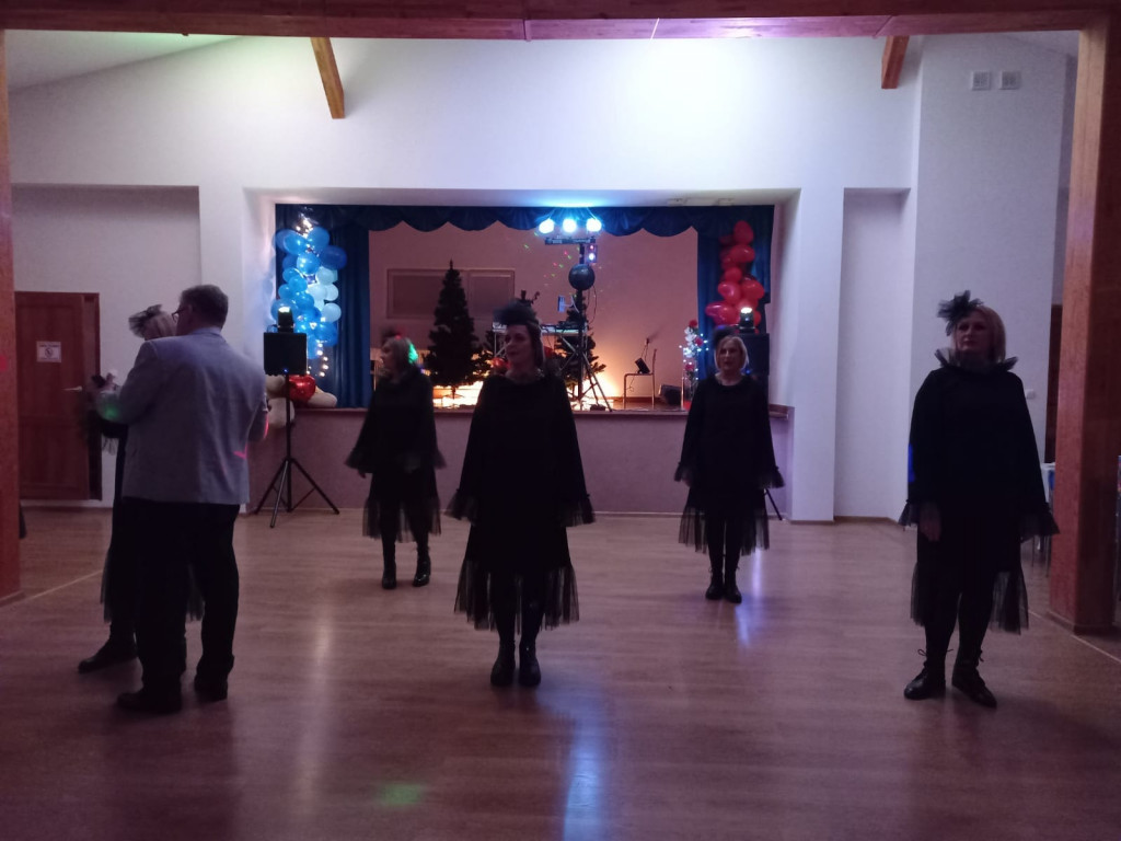 Walentynkowy bal przebierańców i taniec Wednesday