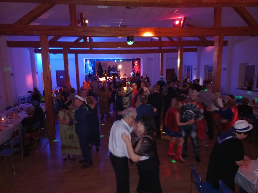 Walentynkowy bal przebierańców i taniec Wednesday