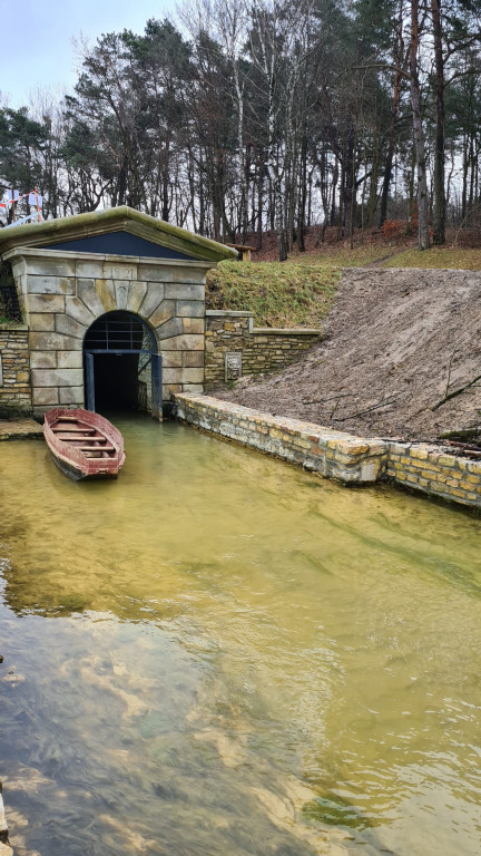 Diabeł pod byłym kinem i przy wylocie sztolni