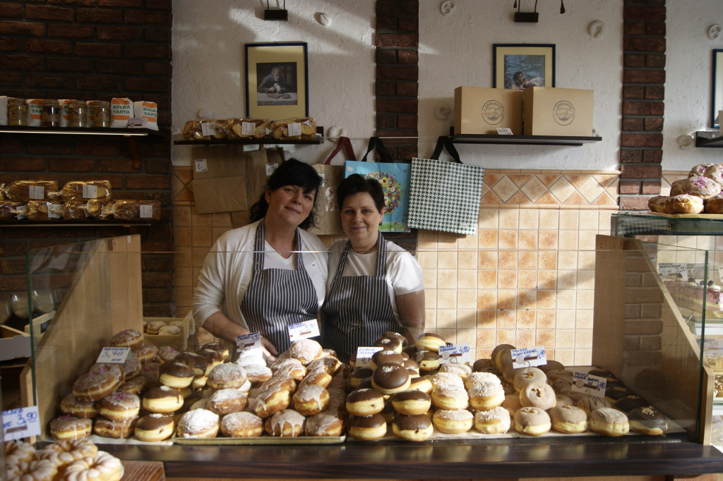 Tłusty czwartek, kolejki po pączki