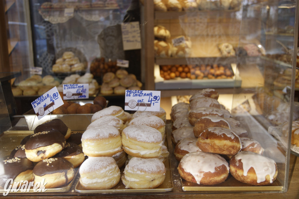 Tłusty czwartek, kolejki po pączki