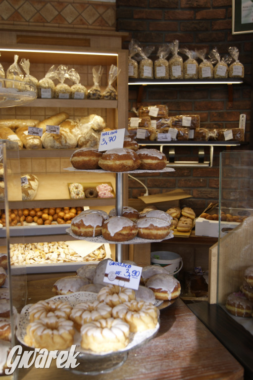 Tłusty czwartek, kolejki po pączki