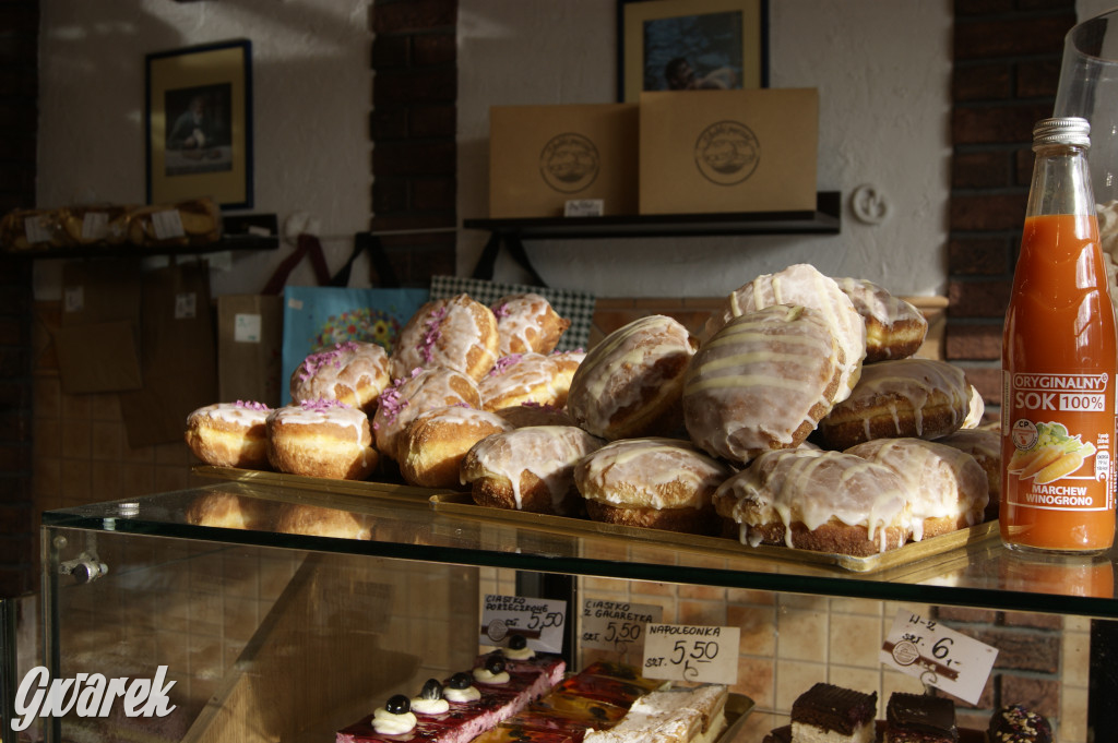 Tłusty czwartek, kolejki po pączki