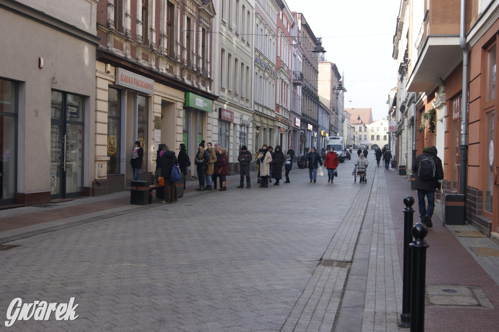 Tłusty czwartek, kolejki po pączki