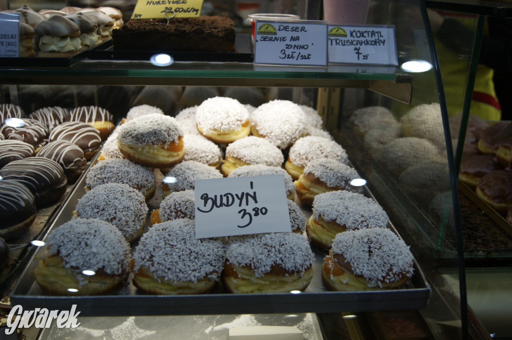 Tłusty czwartek, kolejki po pączki