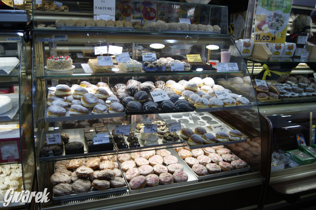 Tłusty czwartek, kolejki po pączki