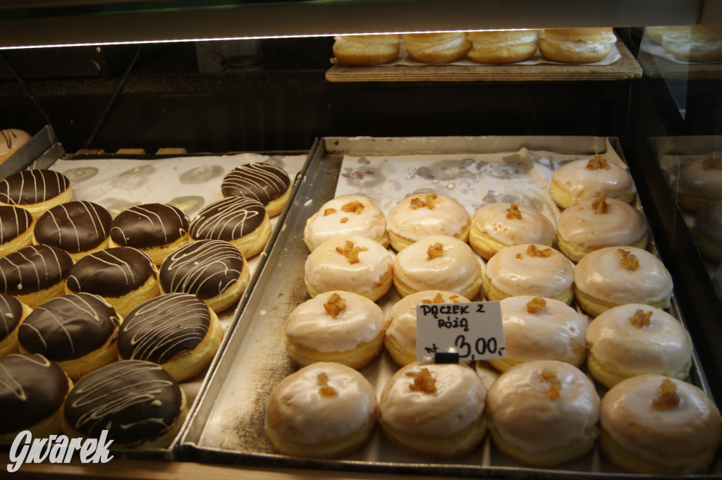 Tłusty czwartek, kolejki po pączki