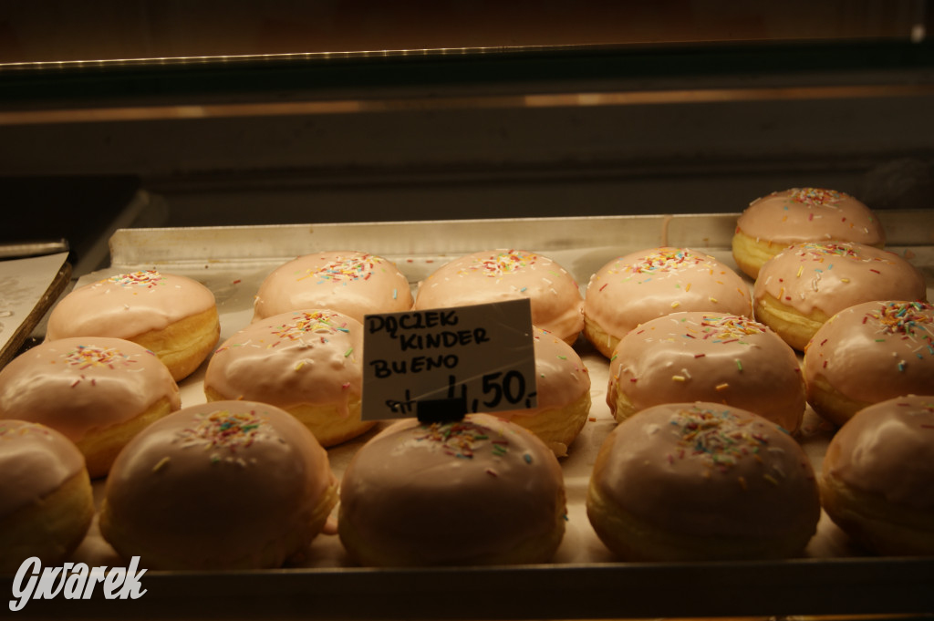 Tłusty czwartek, kolejki po pączki