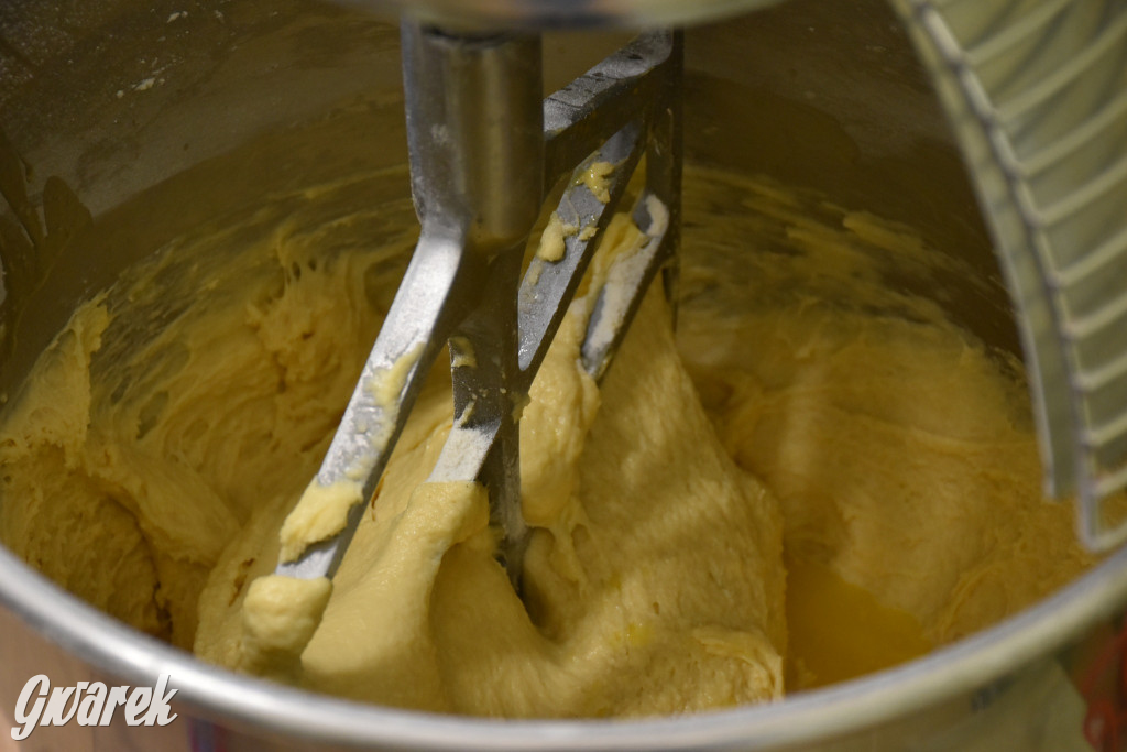 Tłusty czwartek, kolejki po pączki